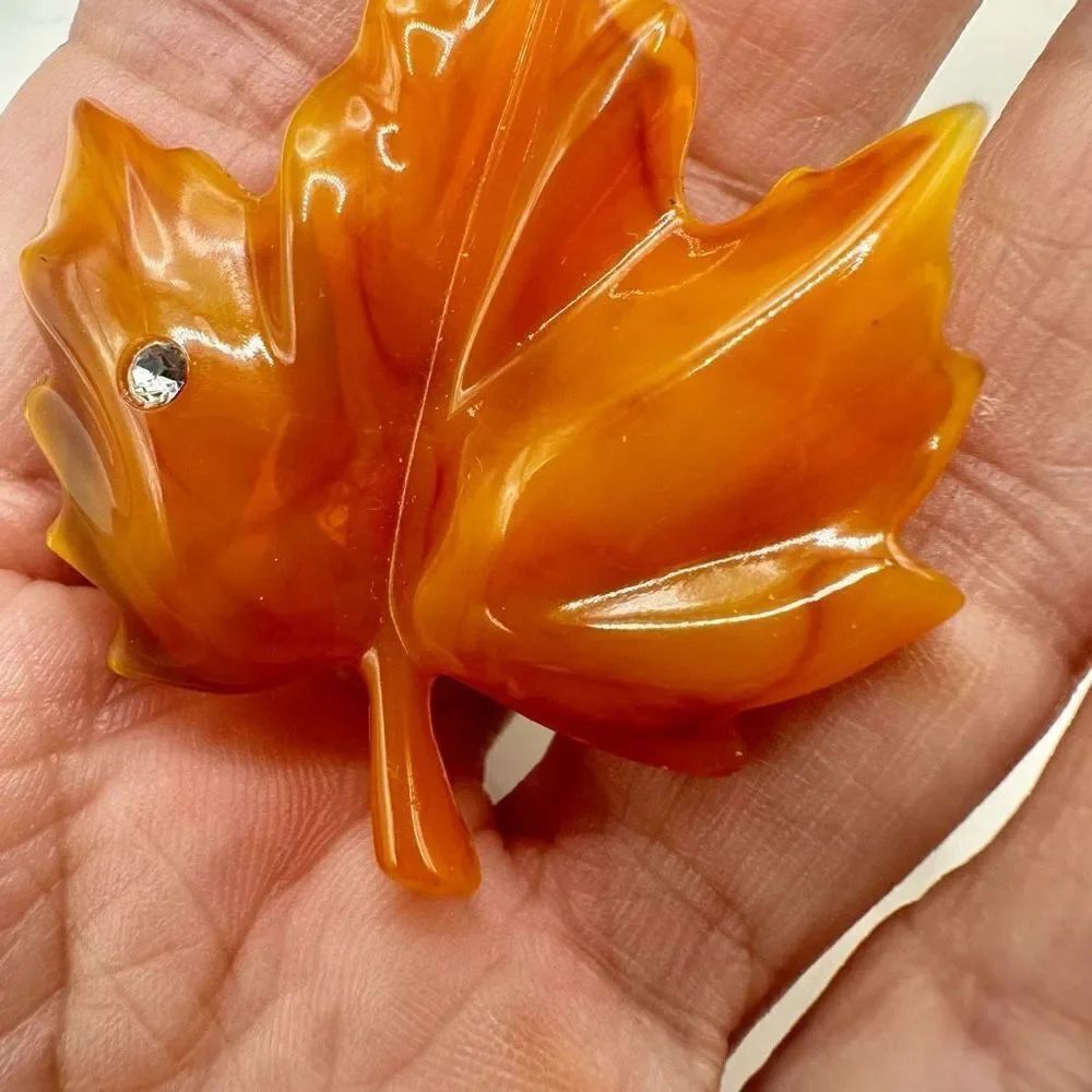 Avon vintage Dew Touch orange maple leaf brooch - Picture 3 of 7